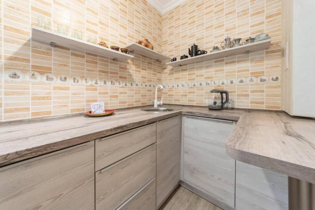 однокомнатная с евро ремонтом,в тихом дворике. Apartment *