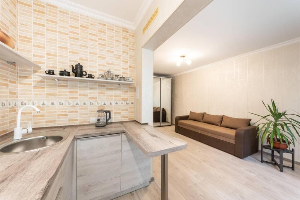 Apartment однокомнатная с евро ремонтом,в тихом дворике. *